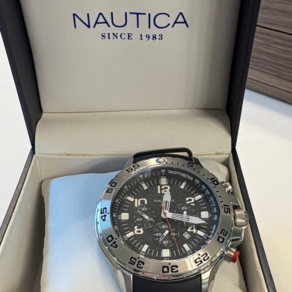 Nautica n14536g  Black and Silver Chronograph Watch New with Case